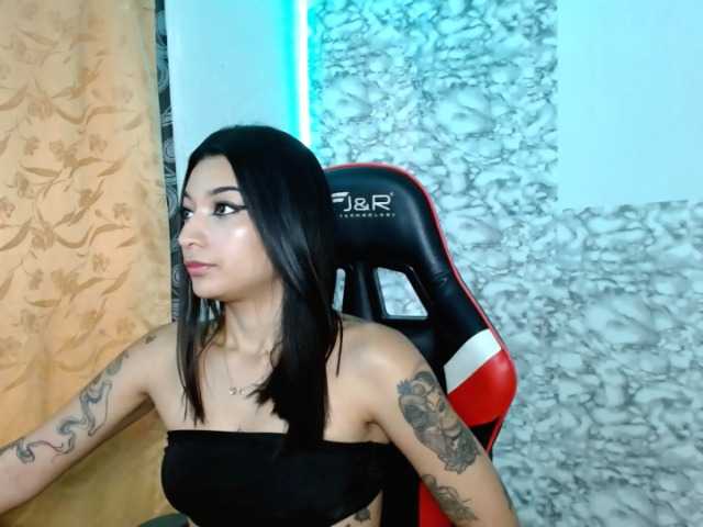 Marianamoon11 live cam on BongaCams
