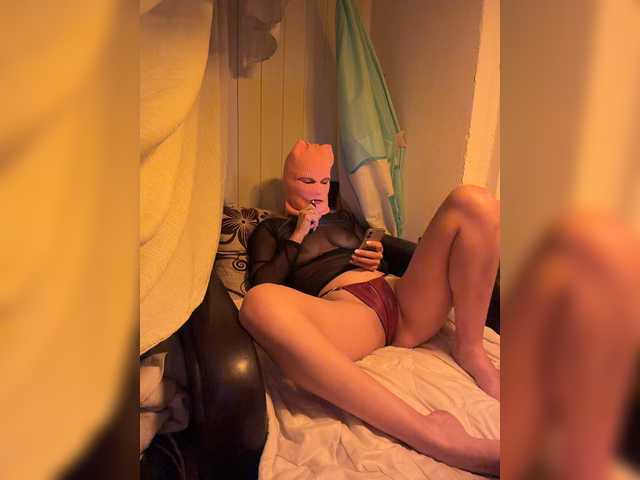 Adamieva1 live webcam show