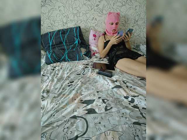Adamieva1 live cam preview