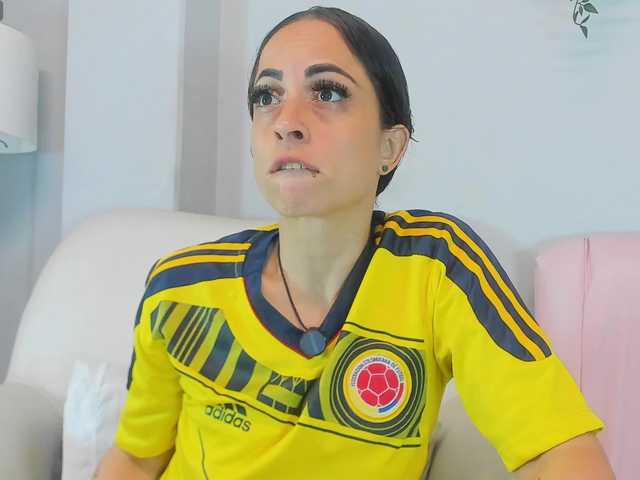 Luciecarter live cam on BongaCams