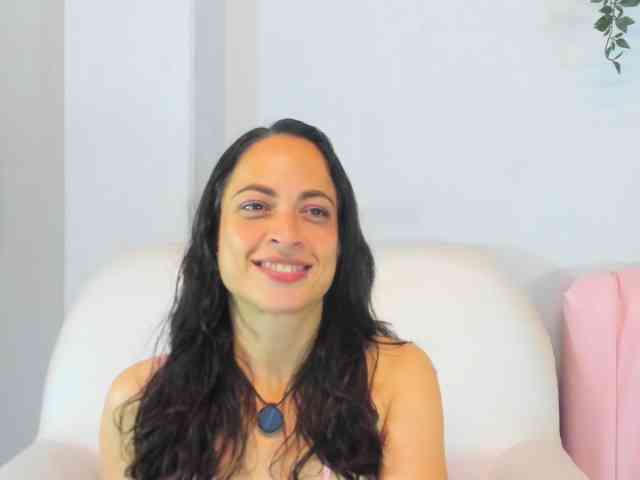 Luciecarter webcam