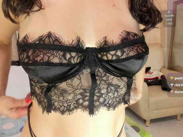 Luciecarter webcam