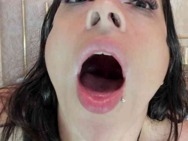 Luciecarter webcam