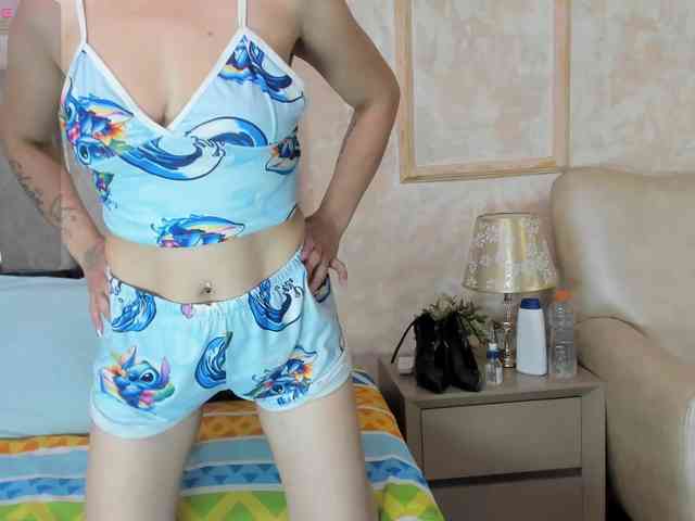 Luciecarter webcam