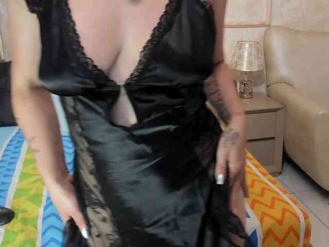 Luciecarter webcam