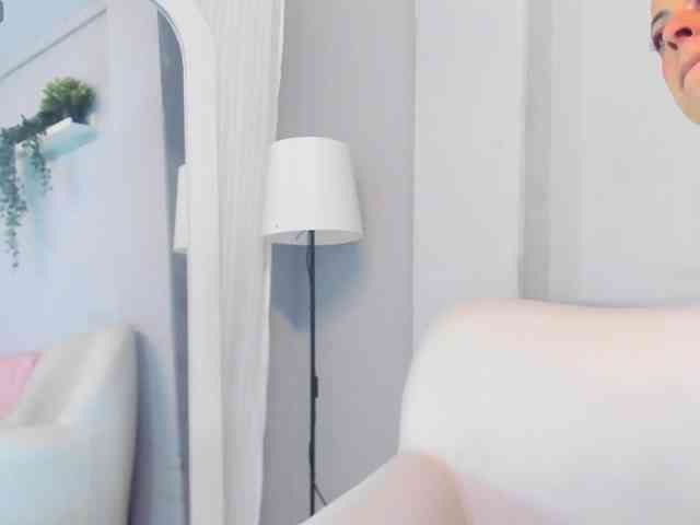 Luciecarter webcam