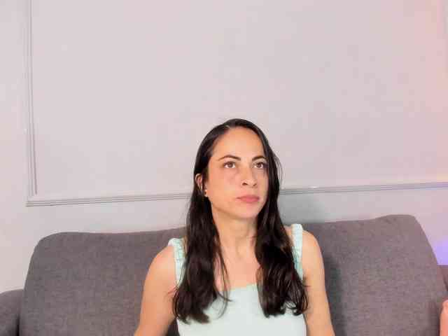 Luciecarter webcam