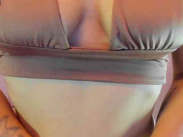 Luciecarter webcam