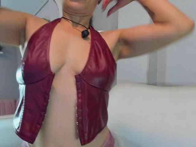Luciecarter webcam