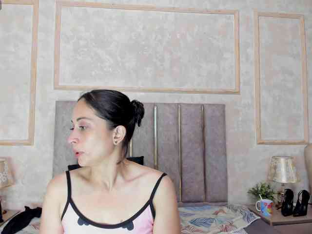 Luciecarter webcam