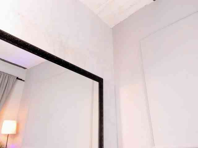 Luciecarter webcam