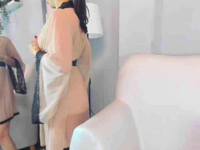 Luciecarter webcam