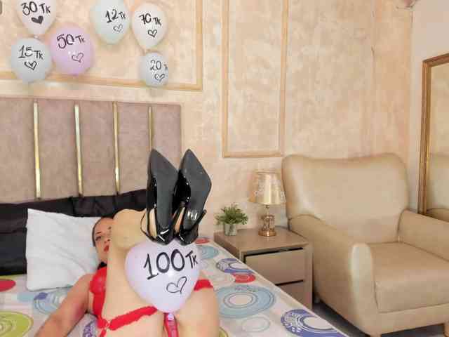 Luciecarter webcam