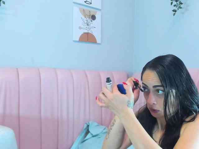 Luciecarter webcam