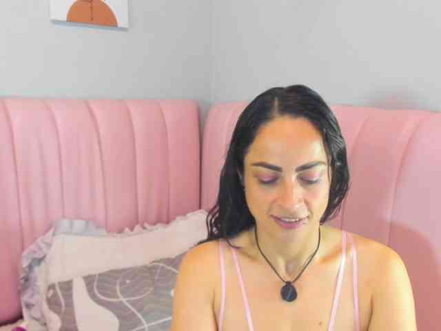 Luciecarter webcam