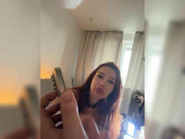 Filisia's cam show statistics and live stream