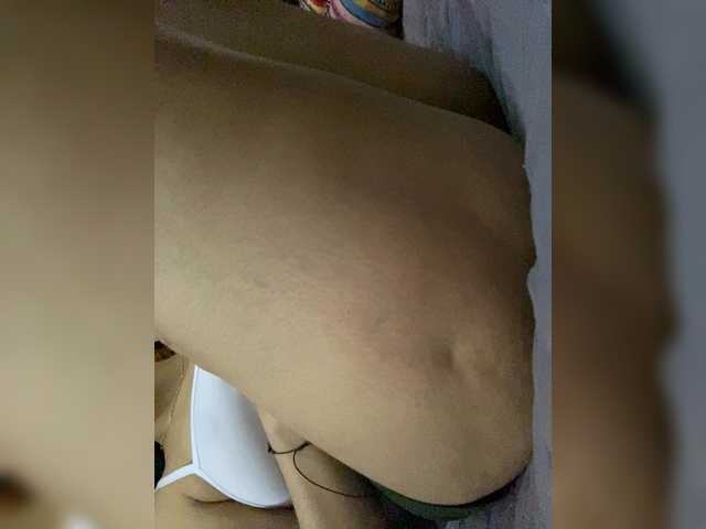 Allie-Rosse live cam on BongaCams