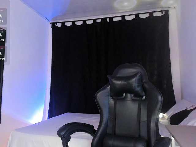 Allie-Rosse live cam on BongaCams