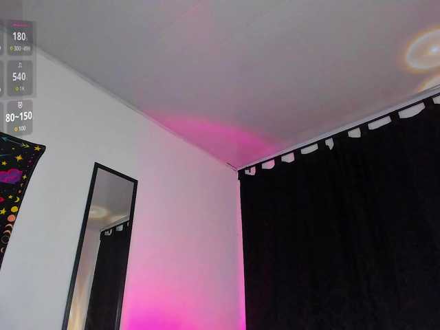 Allie-Rosse live cam on BongaCams