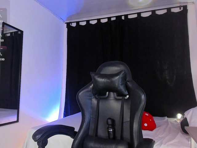 Allie-Rosse live cam on BongaCams