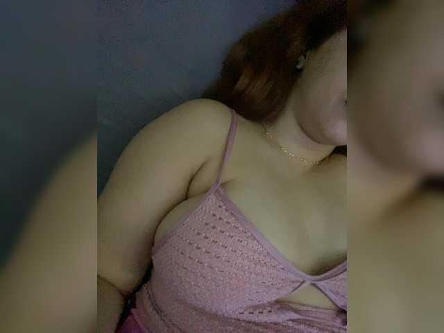 Allie-Rosse live cam on BongaCams