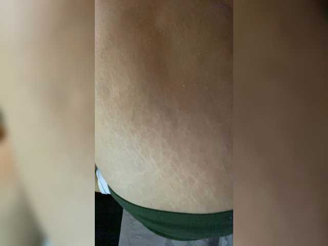 Allie-Rosse live cam on BongaCams