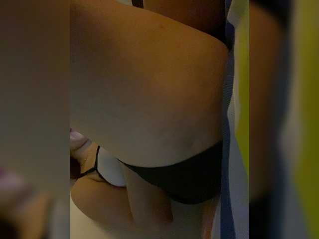 Allie-Rosse live webcam show