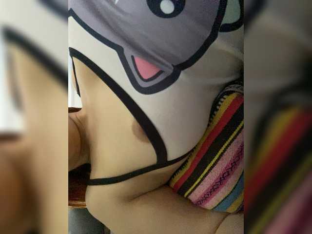 Allie-Rosse live webcam show
