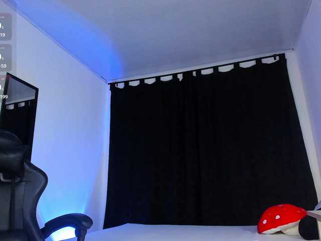 Allie-Rosse live cam on BongaCams