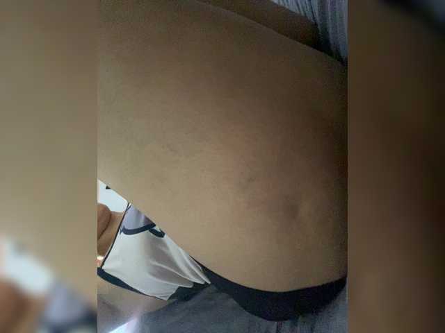 Allie-Rosse live webcam show