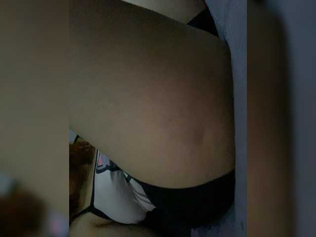 Allie-Rosse live cam on BongaCams