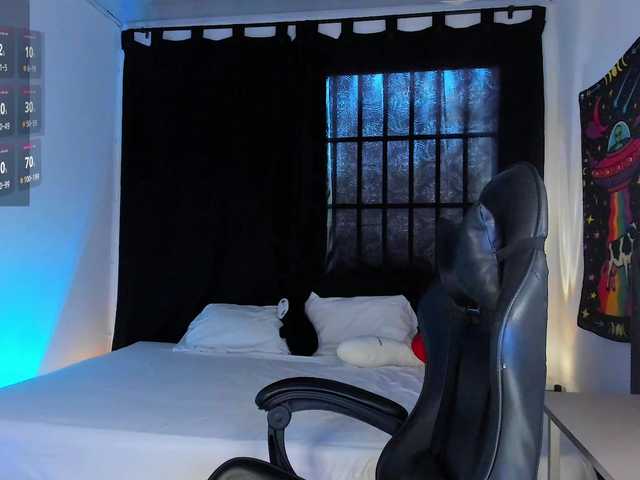Allie-Rosse live cam on BongaCams