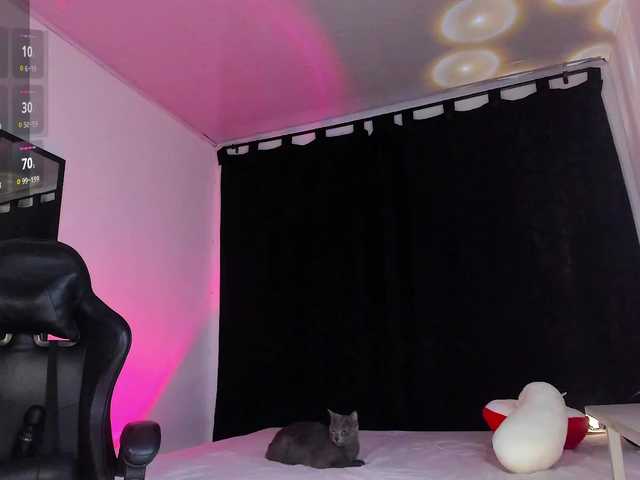 Allie-Rosse live cam on BongaCams