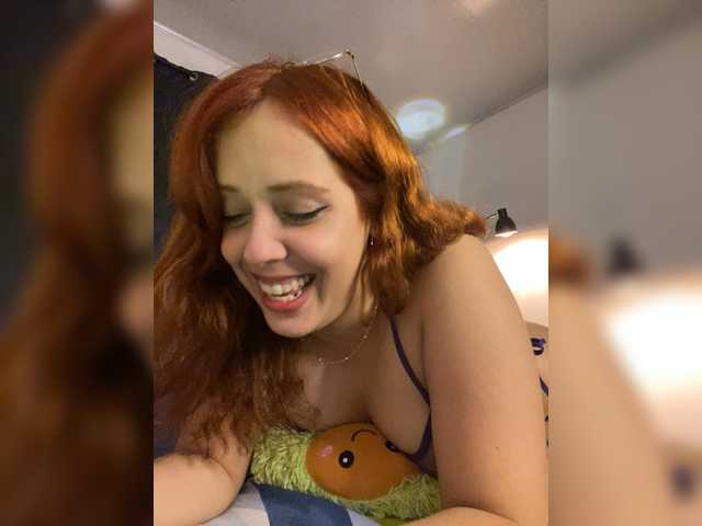 Allie-Rosse live webcam show
