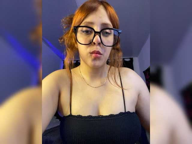 Allie-Rosse live cam on BongaCams