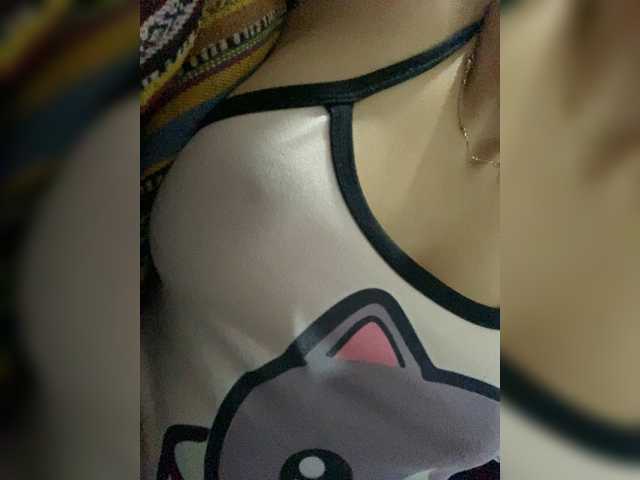 Allie-Rosse live cam on BongaCams