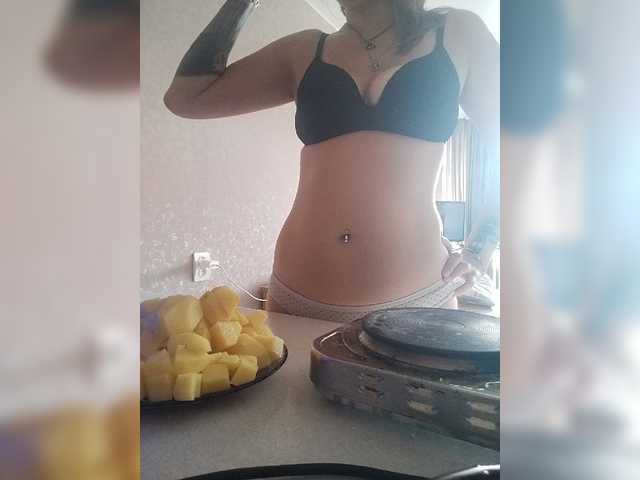 FantasyKitty313 live cam on BongaCams