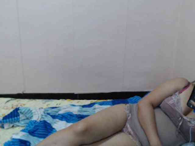 BellaFox21 webcam