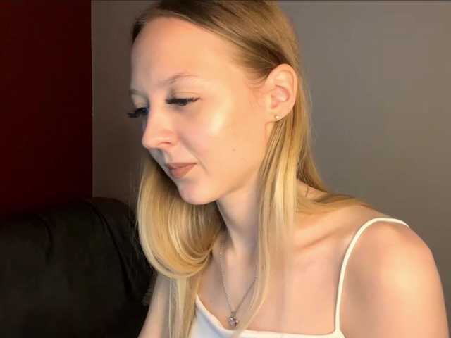 QueenieGroos live cam on BongaCams