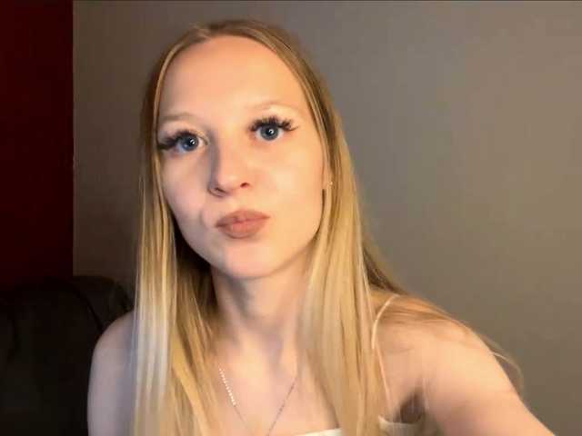 QueenieGroos live cam on BongaCams