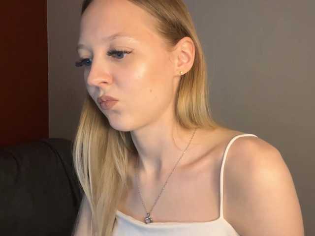 QueenieGroos live cam on BongaCams