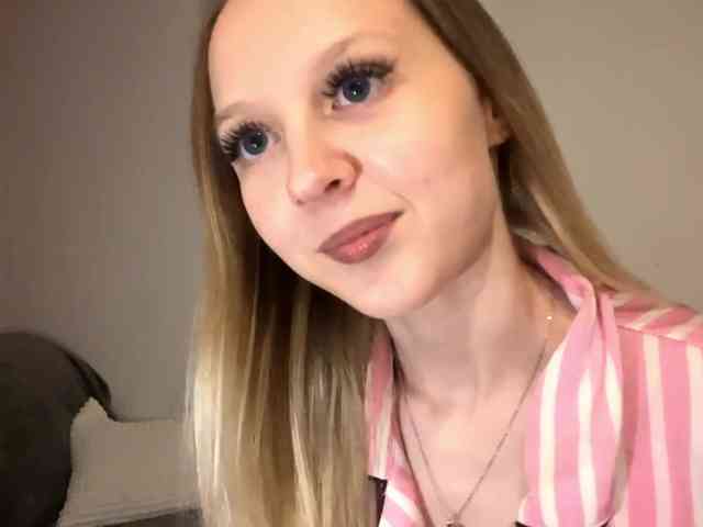 QueenieGroos webcam