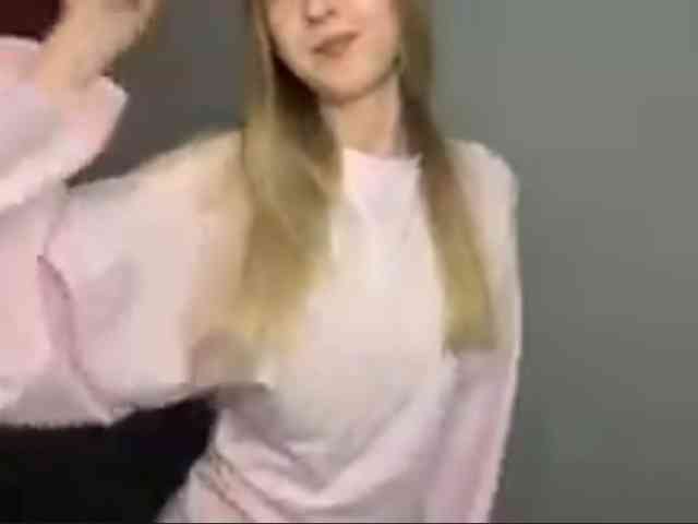 QueenieGroos webcam