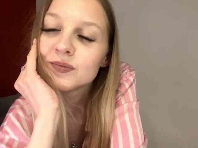 QueenieGroos webcam