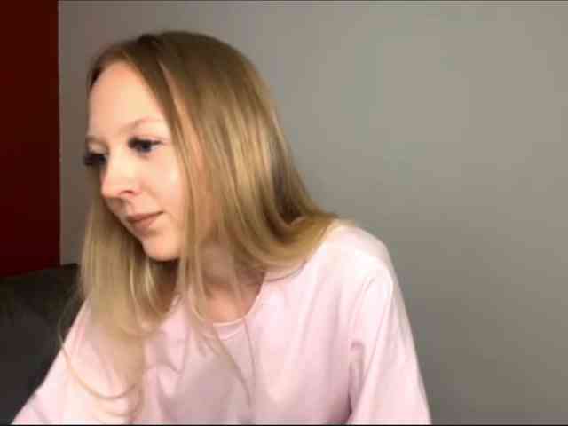 QueenieGroos webcam