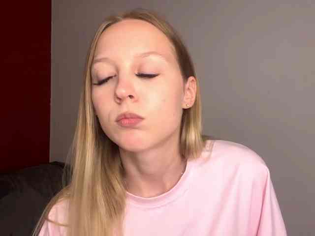 QueenieGroos webcam
