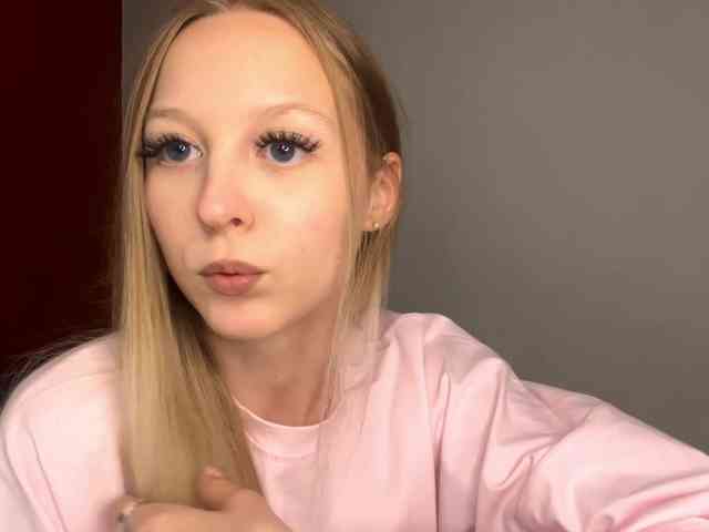 QueenieGroos webcam