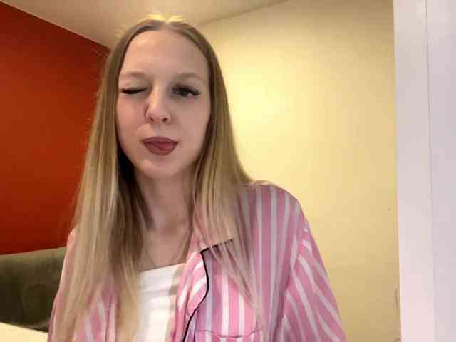 QueenieGroos webcam