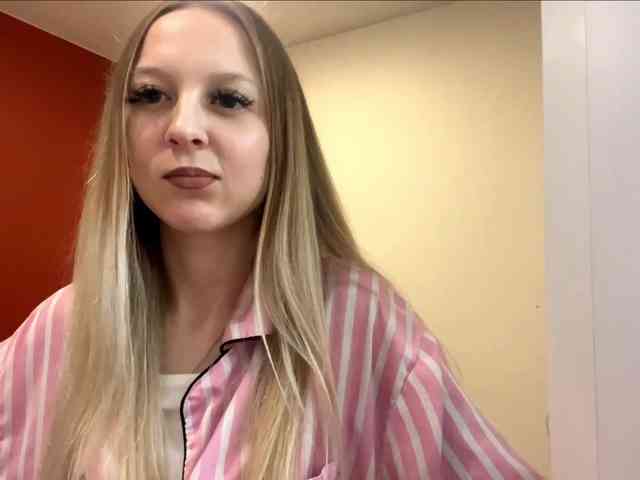 QueenieGroos webcam