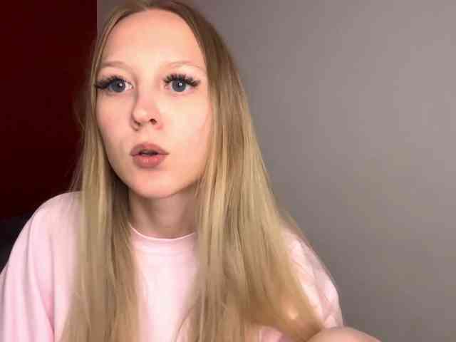 QueenieGroos webcam